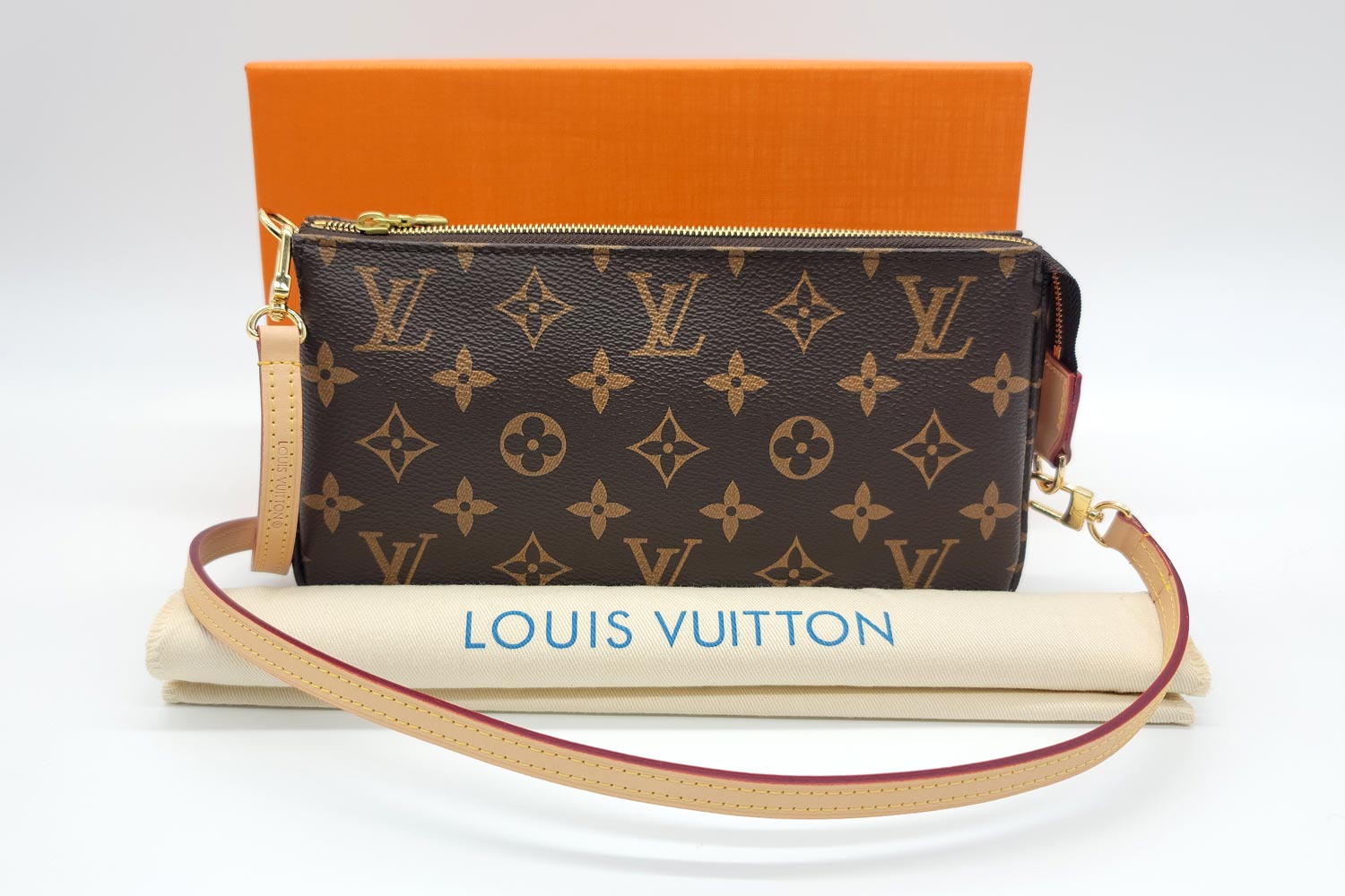 Lexzington - Home Of Prestigious Finds - Louis Vuitton Pochette Accessoires M40712